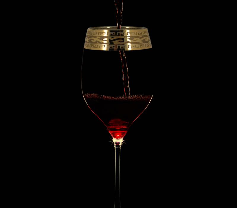 Как правильно подавать вино к столу 